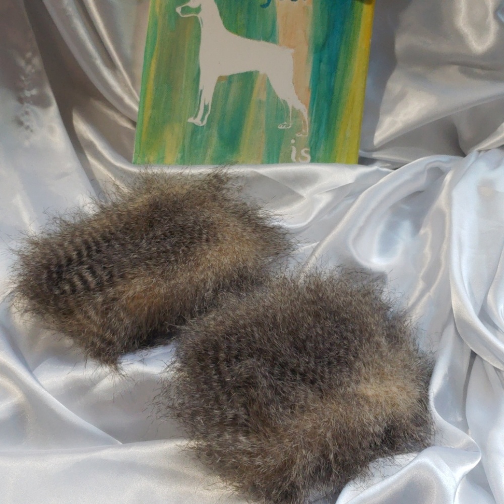 Fur hand cuff for shirts and dresses
